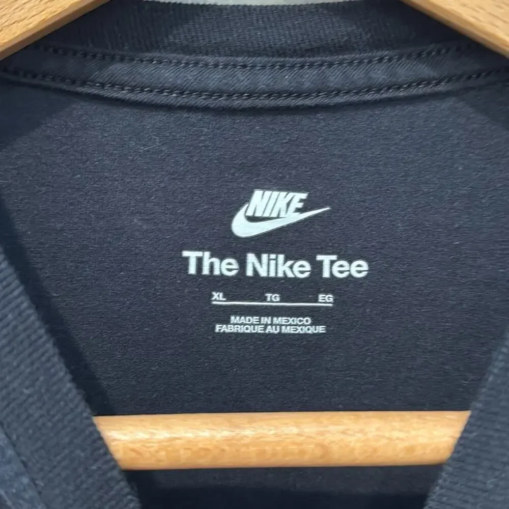 Nike ‘Have‎ a Nike Day’ Black T-Shirt with Orange Graphics Youth Extra Large XL